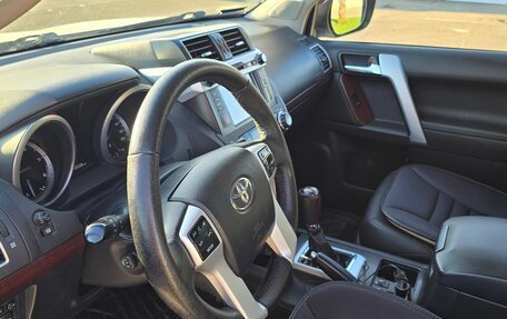 Toyota Land Cruiser Prado 150 рестайлинг 2, 2014 год, 3 200 000 рублей, 12 фотография