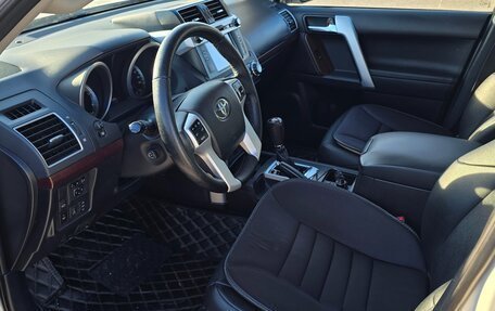 Toyota Land Cruiser Prado 150 рестайлинг 2, 2014 год, 3 200 000 рублей, 13 фотография