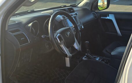 Toyota Land Cruiser Prado 150 рестайлинг 2, 2014 год, 3 200 000 рублей, 26 фотография