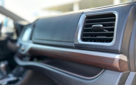 Toyota Highlander III, 2014 год, 3 200 000 рублей, 21 фотография