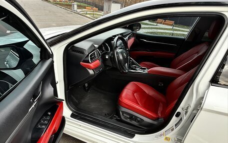 Toyota Camry, 2019 год, 2 650 000 рублей, 18 фотография