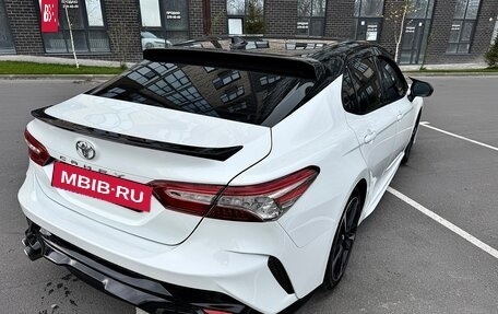 Toyota Camry, 2019 год, 2 650 000 рублей, 4 фотография