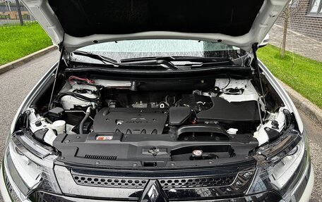 Mitsubishi Outlander III рестайлинг 3, 2021 год, 2 700 000 рублей, 8 фотография