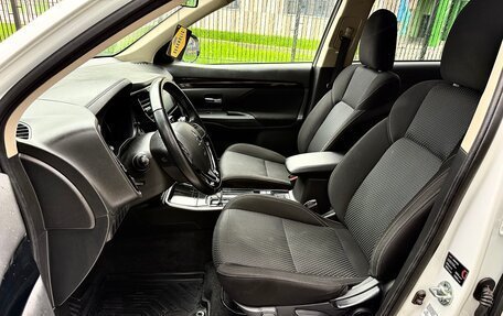 Mitsubishi Outlander III рестайлинг 3, 2021 год, 2 700 000 рублей, 11 фотография