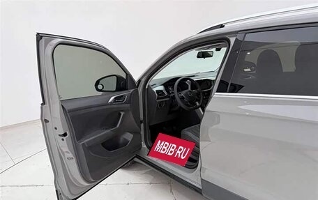 Volkswagen T-Roc I, 2021 год, 1 450 010 рублей, 26 фотография