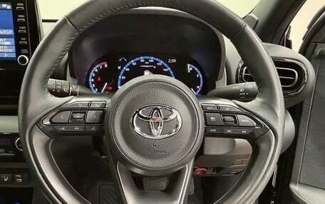 Toyota Yaris Cross, 2023 год, 1 550 000 рублей, 6 фотография