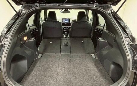 Toyota Yaris Cross, 2023 год, 1 550 000 рублей, 7 фотография