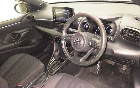 Toyota Yaris, 2021 год, 750 000 рублей, 3 фотография