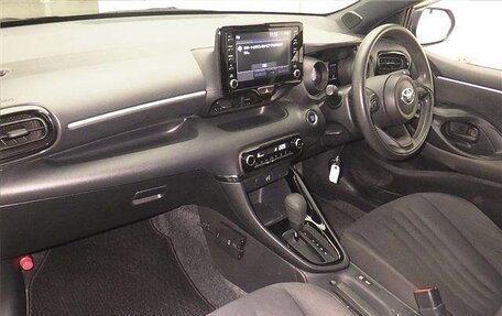 Toyota Yaris, 2021 год, 750 000 рублей, 4 фотография