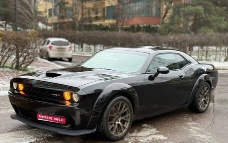 Dodge Challenger III рестайлинг 2, 2017 год, 4 300 000 рублей, 1 фотография
