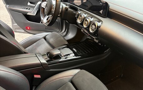 Mercedes-Benz CLA, 2019 год, 2 890 000 рублей, 11 фотография