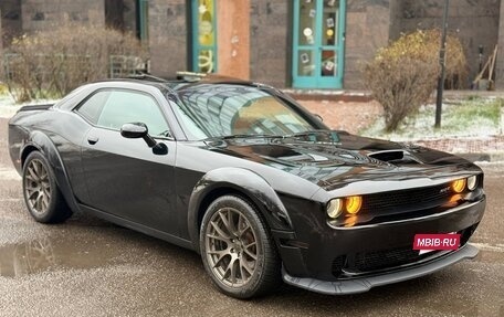 Dodge Challenger III рестайлинг 2, 2017 год, 4 300 000 рублей, 3 фотография