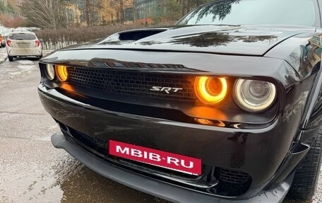 Dodge Challenger III рестайлинг 2, 2017 год, 4 300 000 рублей, 8 фотография