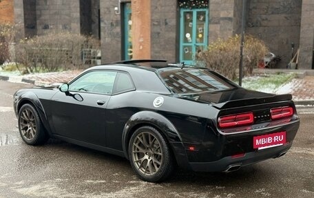 Dodge Challenger III рестайлинг 2, 2017 год, 4 300 000 рублей, 4 фотография