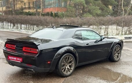 Dodge Challenger III рестайлинг 2, 2017 год, 4 300 000 рублей, 6 фотография