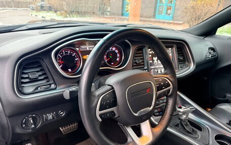 Dodge Challenger III рестайлинг 2, 2017 год, 4 300 000 рублей, 13 фотография