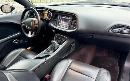 Dodge Challenger III рестайлинг 2, 2017 год, 4 300 000 рублей, 14 фотография