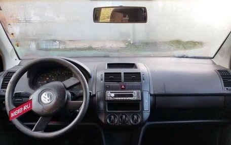 Volkswagen Polo IV рестайлинг, 2004 год, 100 000 рублей, 3 фотография