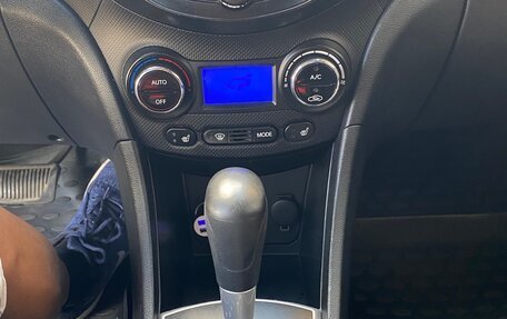 Hyundai Solaris II рестайлинг, 2012 год, 900 000 рублей, 9 фотография