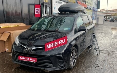 Toyota Sienna III, 2018 год, 2 650 000 рублей, 9 фотография