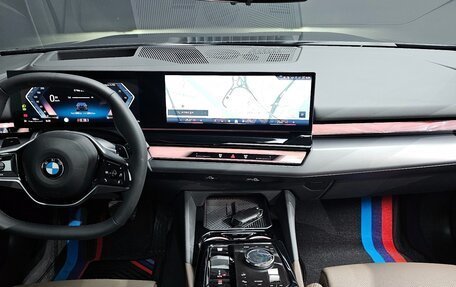 BMW 5 серия, 2025 год, 6 276 000 рублей, 7 фотография