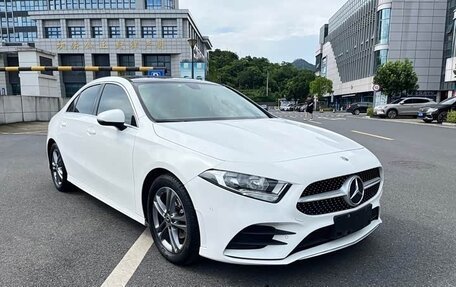Mercedes-Benz A-Класс, 2020 год, 2 100 000 рублей, 2 фотография