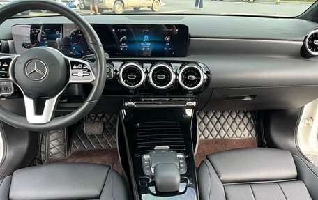 Mercedes-Benz A-Класс, 2020 год, 2 100 000 рублей, 7 фотография