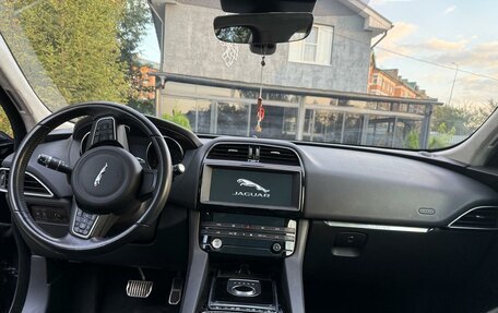 Jaguar F-Pace, 2018 год, 3 950 000 рублей, 17 фотография