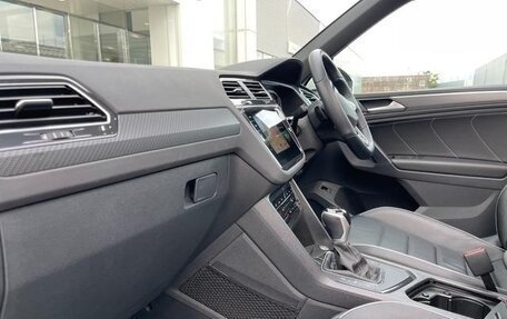 Volkswagen Tiguan II, 2021 год, 2 120 000 рублей, 16 фотография