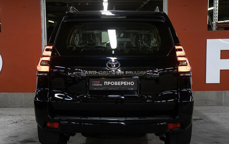 Toyota Land Cruiser Prado 150 рестайлинг 2, 2022 год, 11 499 000 рублей, 6 фотография