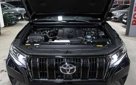 Toyota Land Cruiser Prado 150 рестайлинг 2, 2022 год, 11 499 000 рублей, 9 фотография