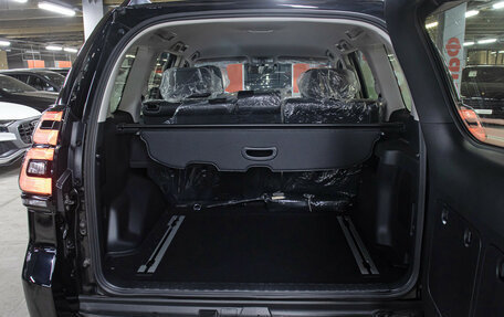 Toyota Land Cruiser Prado 150 рестайлинг 2, 2022 год, 11 499 000 рублей, 10 фотография