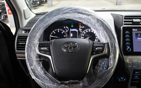 Toyota Land Cruiser Prado 150 рестайлинг 2, 2022 год, 11 499 000 рублей, 16 фотография