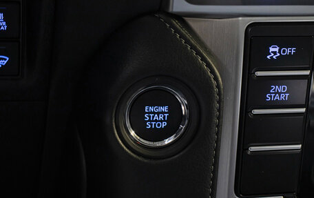 Toyota Land Cruiser Prado 150 рестайлинг 2, 2022 год, 11 499 000 рублей, 21 фотография