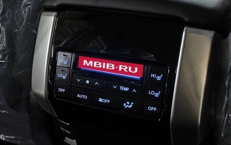 Toyota Land Cruiser Prado 150 рестайлинг 2, 2022 год, 11 499 000 рублей, 24 фотография