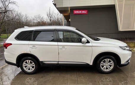 Mitsubishi Outlander III рестайлинг 3, 2017 год, 1 700 000 рублей, 3 фотография