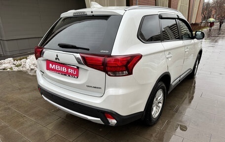 Mitsubishi Outlander III рестайлинг 3, 2017 год, 1 700 000 рублей, 4 фотография