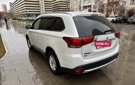 Mitsubishi Outlander III рестайлинг 3, 2017 год, 1 700 000 рублей, 5 фотография