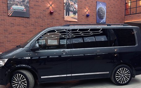 Volkswagen Multivan T6 рестайлинг, 2019 год, 5 000 000 рублей, 3 фотография