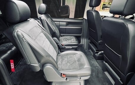 Volkswagen Multivan T6 рестайлинг, 2019 год, 5 000 000 рублей, 8 фотография