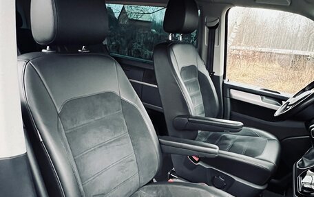 Volkswagen Multivan T6 рестайлинг, 2019 год, 5 000 000 рублей, 12 фотография