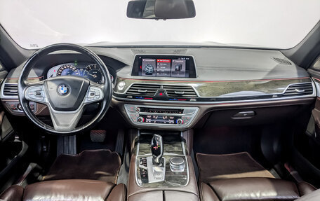 BMW 7 серия, 2018 год, 3 400 000 рублей, 16 фотография