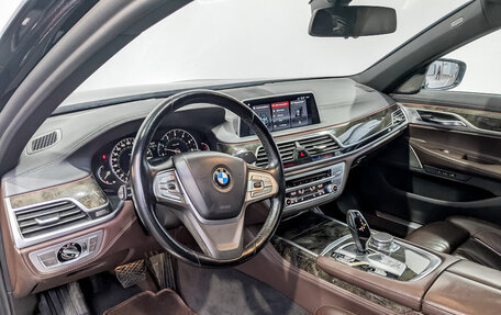 BMW 7 серия, 2018 год, 3 400 000 рублей, 18 фотография