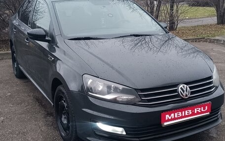 Volkswagen Polo VI (EU Market), 2017 год, 960 000 рублей, 2 фотография