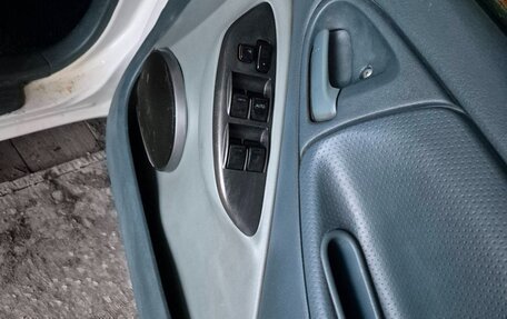 Toyota Vitz, 2001 год, 260 000 рублей, 2 фотография