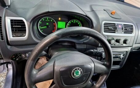 Skoda Fabia II, 2009 год, 388 000 рублей, 4 фотография