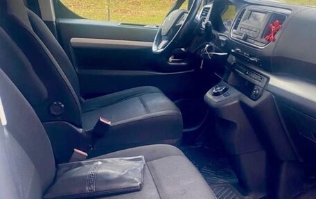 Peugeot Traveller I, 2022 год, 3 000 000 рублей, 15 фотография