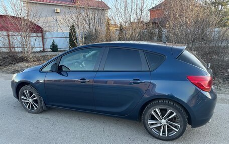 Opel Astra J, 2011 год, 659 000 рублей, 1 фотография