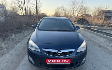Opel Astra J, 2011 год, 659 000 рублей, 2 фотография