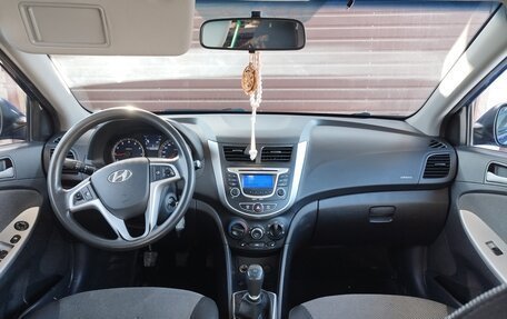 Hyundai Solaris II рестайлинг, 2012 год, 800 000 рублей, 3 фотография